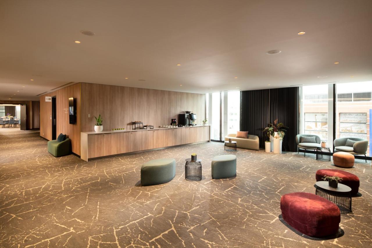 Crowne Plaza Adelaide By Ihg Hotel Exterior photo